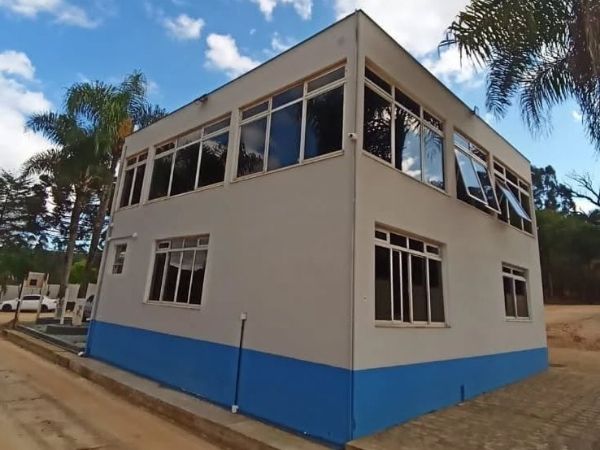 Aplicação profissional de película arquitetônica