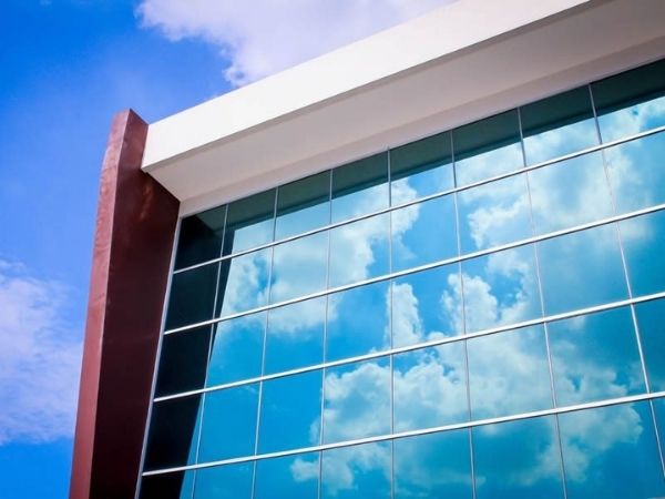 Conforto e privacidade com isofilme para vidros